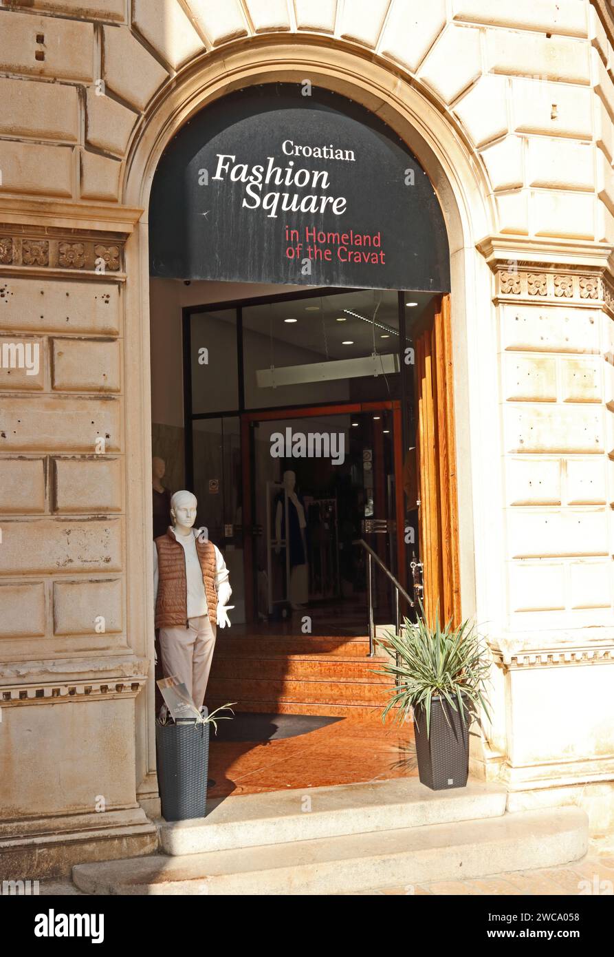 Ingresso alla Piazza della Moda croata, sede del cravat, Zara, Croazia Foto Stock