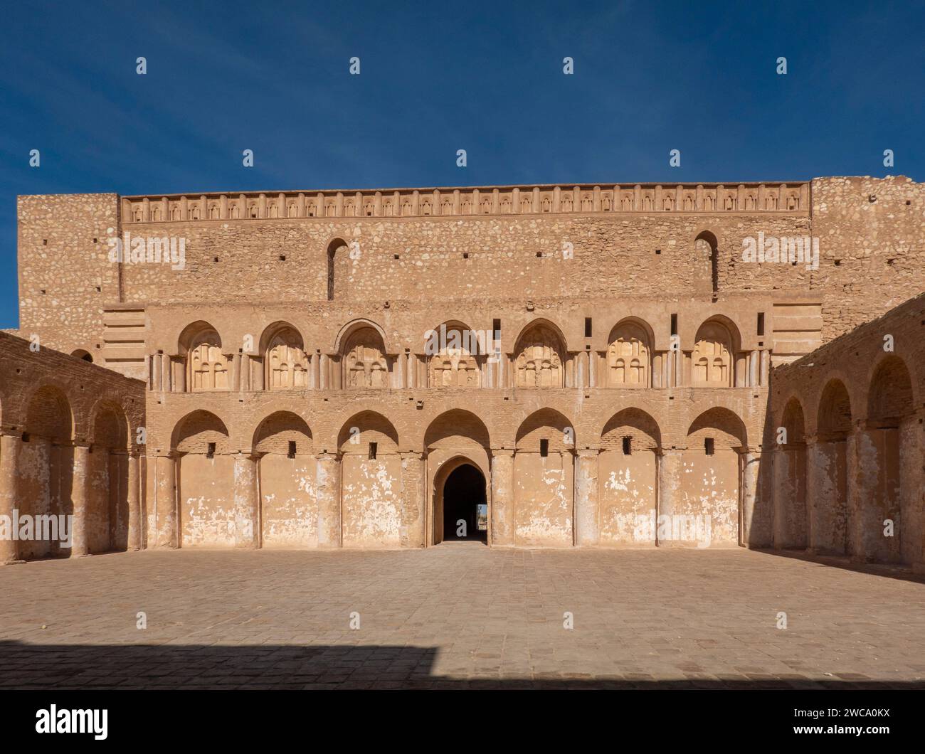 Vista del cortile principale del ricevimento, della Fortezza di al-Ukhaidir o del palazzo abbaside di Ukhaider, Iraq Foto Stock