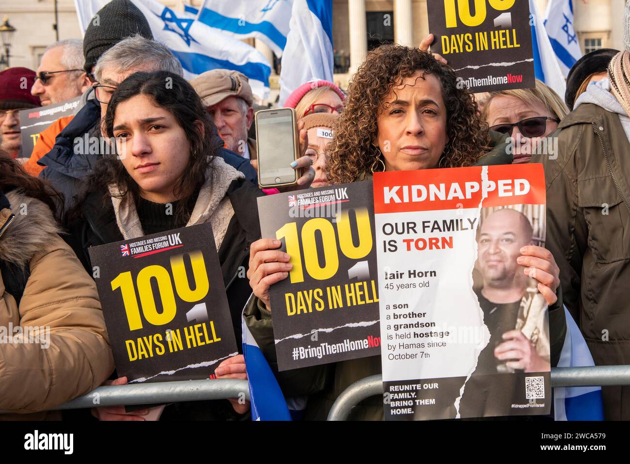 Trafalgar Square Londra, 14 gennaio 2024. 25000 persone sono state in solidarietà con Israele dopo 100 giorni dall'attacco di Hamas il 7 ottobre, e il sostegno per i restanti ostaggi presi. Crediti: Rena Pearl/Alamy Live News Foto Stock