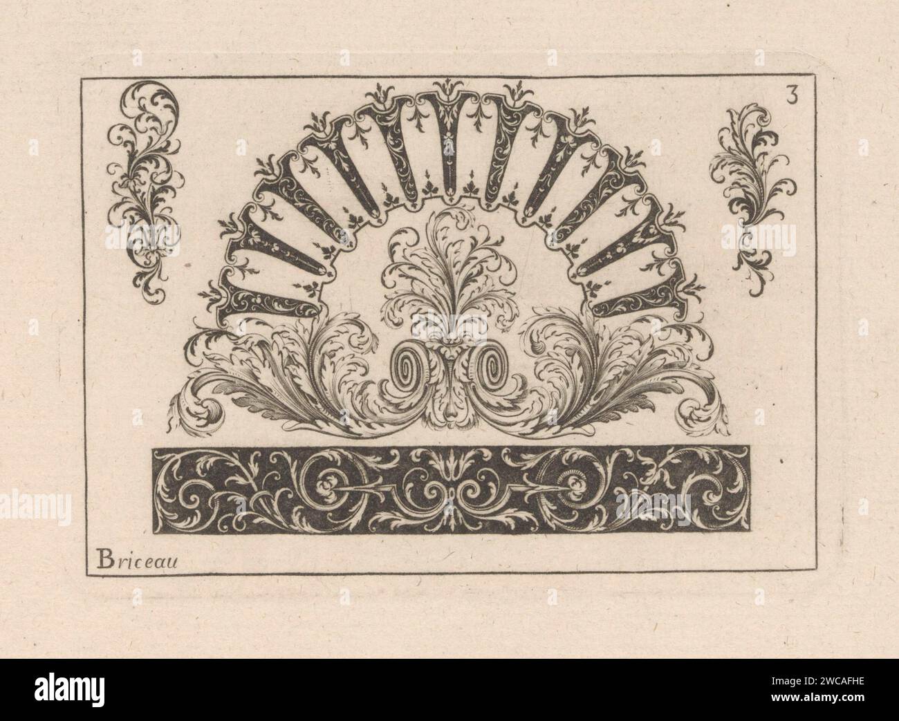 Ornamento Boogvormig, anonimo, nel o dopo il 1709 stampa un ornamento a forma di arco con motivi a foglia e un rettangolo riempito di treccia. Ornamenti per incisione in carta parigina  ornamenti artistici derivati da forme vegetali. interlacciamento  ornamento Foto Stock