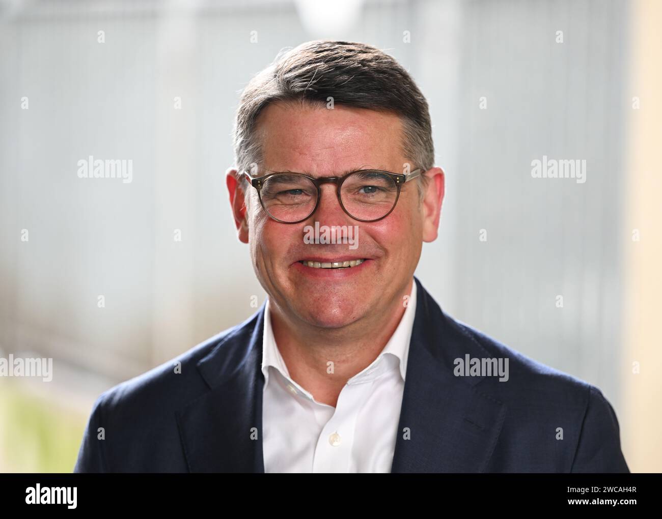 Wiesbaden, Germania. 15 gennaio 2024. Boris Rhein (CDU), ministro presidente dell'Assia, arriva per presentare il futuro team governativo della CDU e della SPD. La sessione costituente del parlamento statale si svolgerà il 18 gennaio 2024. Crediti: Arne Dedert/dpa/Alamy Live News Foto Stock