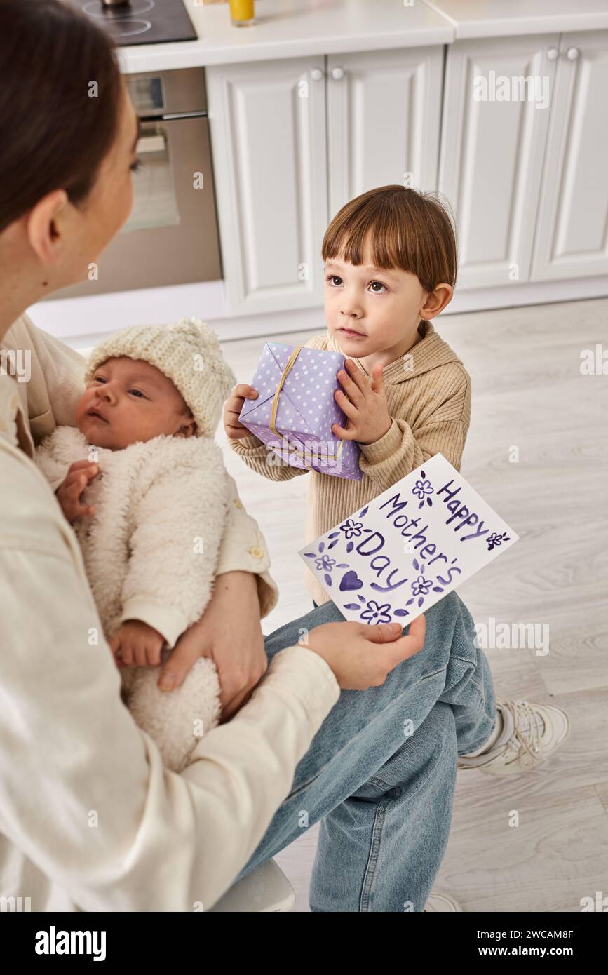 Cartolina nascita bimba - Mamma e Bambini
