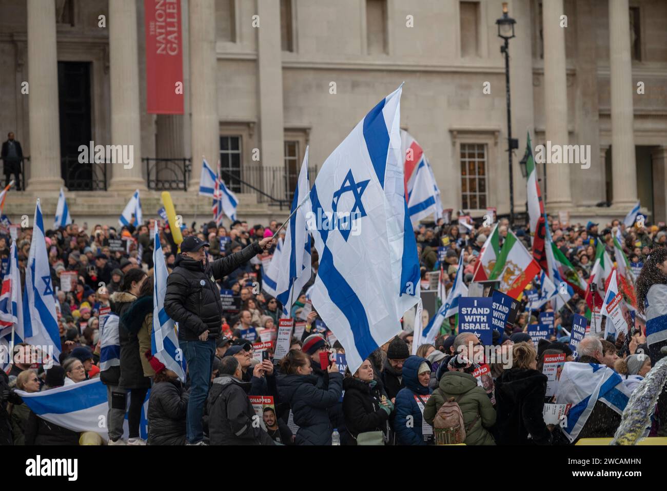 Raduno pro-Israele a Trafalgar Square per chiedere il rilascio di ostaggi e segnare 100 giorni dall'attacco terroristico di Hamas, Londra, Regno Unito 14/01/2024 Foto Stock