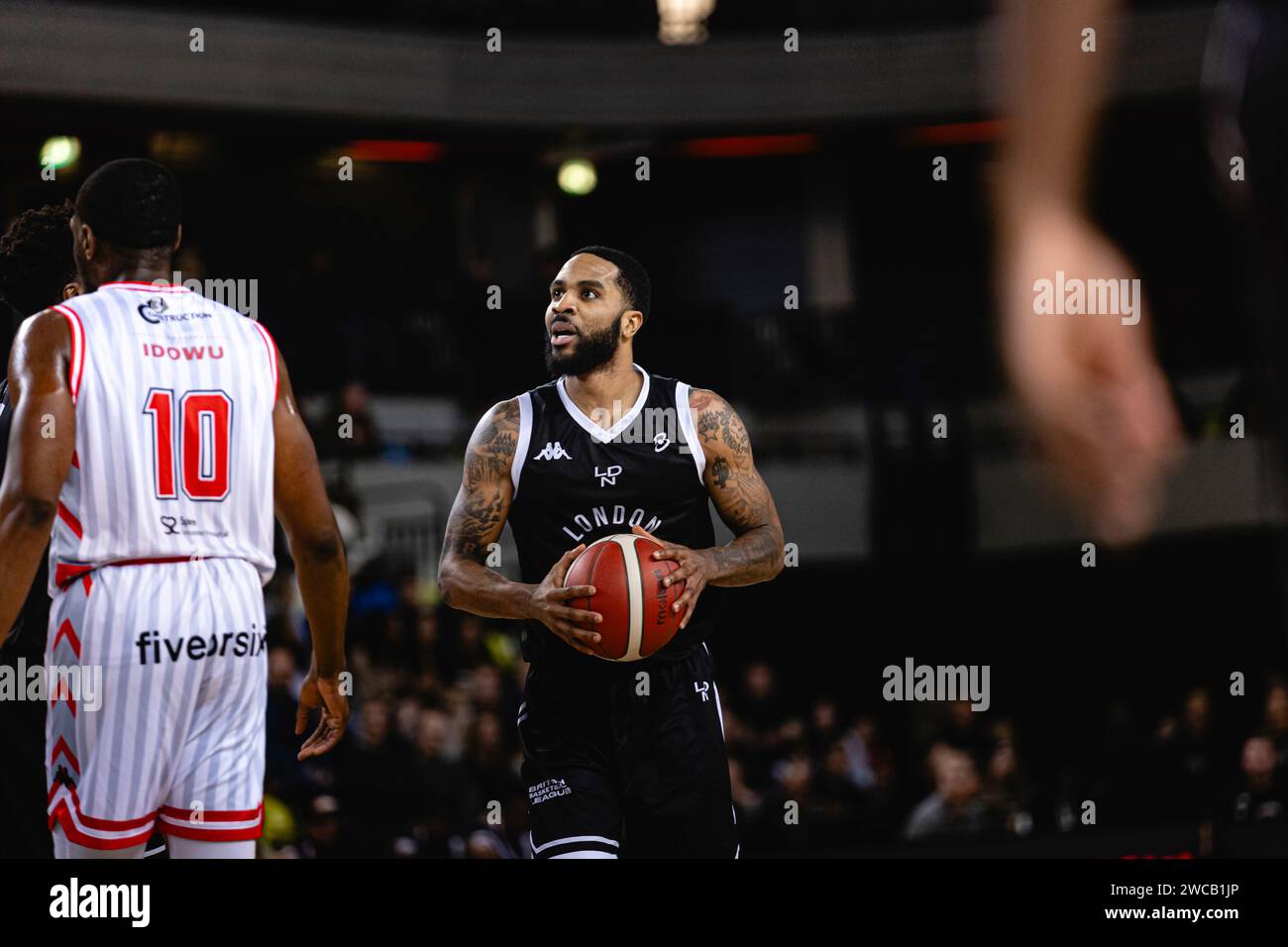 I London Lions sconfiggono i Leicester Riders nelle fasi a gironi del Trofeo. Copperbox Arena, Londra, 7 gennaio 2024. Tarik Phillip dei London Lions. Copyright Caroljmoir. Foto Stock