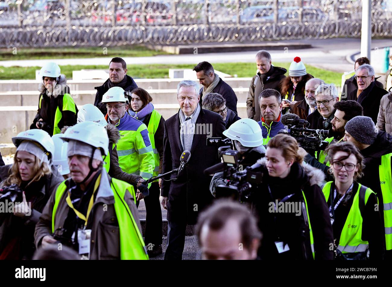 Francia. 15 gennaio 2024. © PHOTOPQR/VOIX DU NORD/Sebastien JARRY ; 15/01/2024 ; Gravelines. le 15/01/2024. Venue du mnistre bruno le maire a la centrale nucleaire . Foto Sébastien JARRY Gravelines, Francia, 15 gennaio 2024 Bruno le Maire, il Ministro dell'economia e dell'energia, visita la centrale nucleare di Gravelines dove saranno costruiti 2 EPRS entro il 2038. Credito: MAXPPP/Alamy Live News Foto Stock