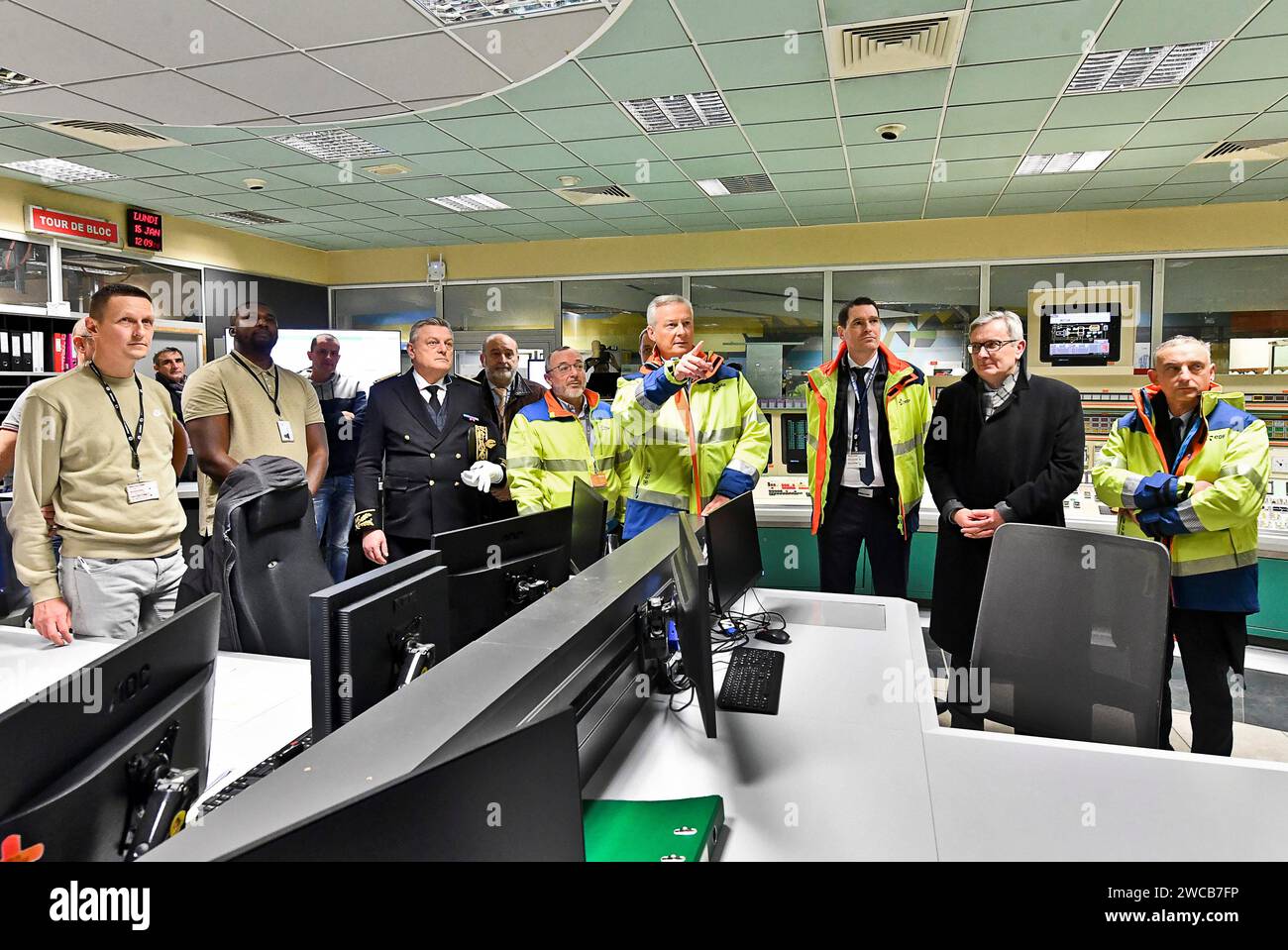 Francia. 15 gennaio 2024. © PHOTOPQR/VOIX DU NORD/Sebastien JARRY ; 15/01/2024 ; Gravelines. le 15/01/2024. Venue du ministre bruno le maire a la centrale nucleaire . Foto Sébastien JARRY Gravelines, Francia, 15 gennaio 2024 Bruno le Maire, il Ministro dell'economia e dell'energia, visita la centrale nucleare di Gravelines dove saranno costruiti 2 EPRS entro il 2038. Credito: MAXPPP/Alamy Live News Foto Stock