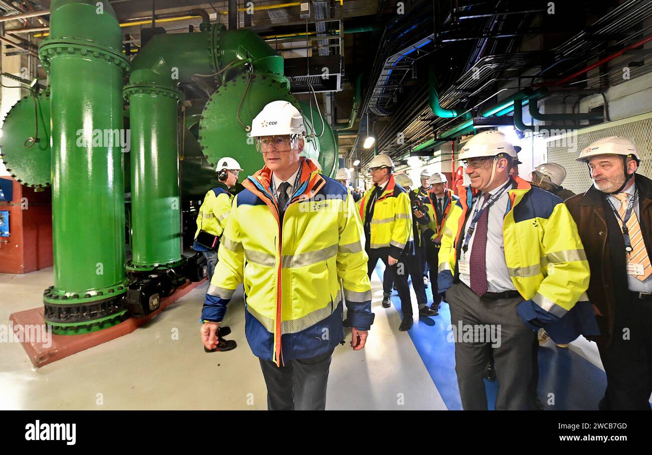 Francia. 15 gennaio 2024. © PHOTOPQR/VOIX DU NORD/Sebastien JARRY ; 15/01/2024 ; Gravelines. le 15/01/2024. Venue du ministre bruno le maire a la centrale nucleaire . Foto Sébastien JARRY Gravelines, Francia, 15 gennaio 2024 Bruno le Maire, il Ministro dell'economia e dell'energia, visita la centrale nucleare di Gravelines dove saranno costruiti 2 EPRS entro il 2038. Credito: MAXPPP/Alamy Live News Foto Stock