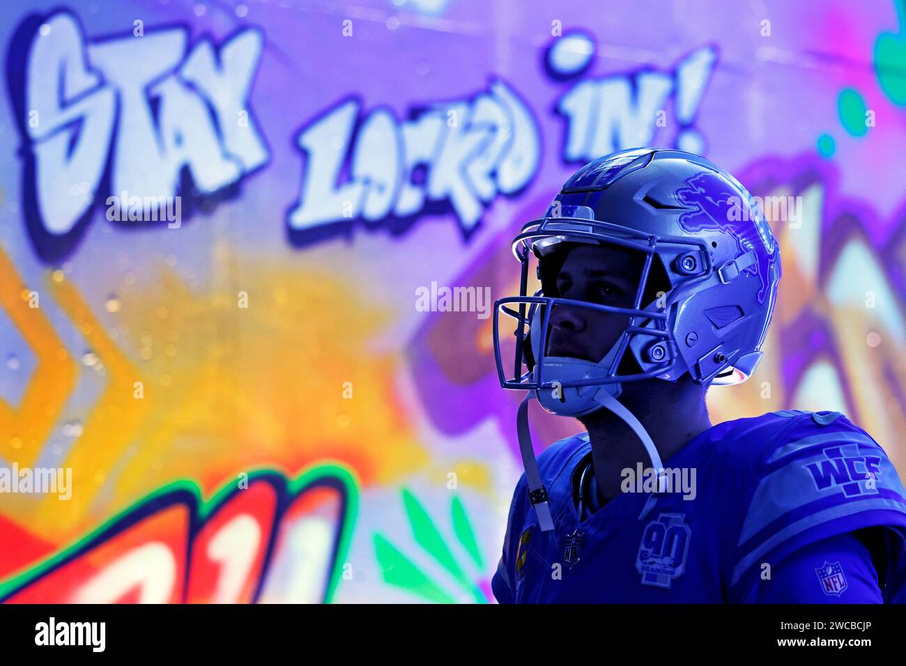 DETROIT, mi - 14 GENNAIO: Il quarterback dei Detroit Lions Jared Goff (16) si prepara a scendere in campo prima della gara di playoff della NFC contro i Los Angeles Rams il 14 gennaio 2024 al Ford Field di Detroit, Michigan. (Foto di Joe Robbins/immagine di Sport) Foto Stock