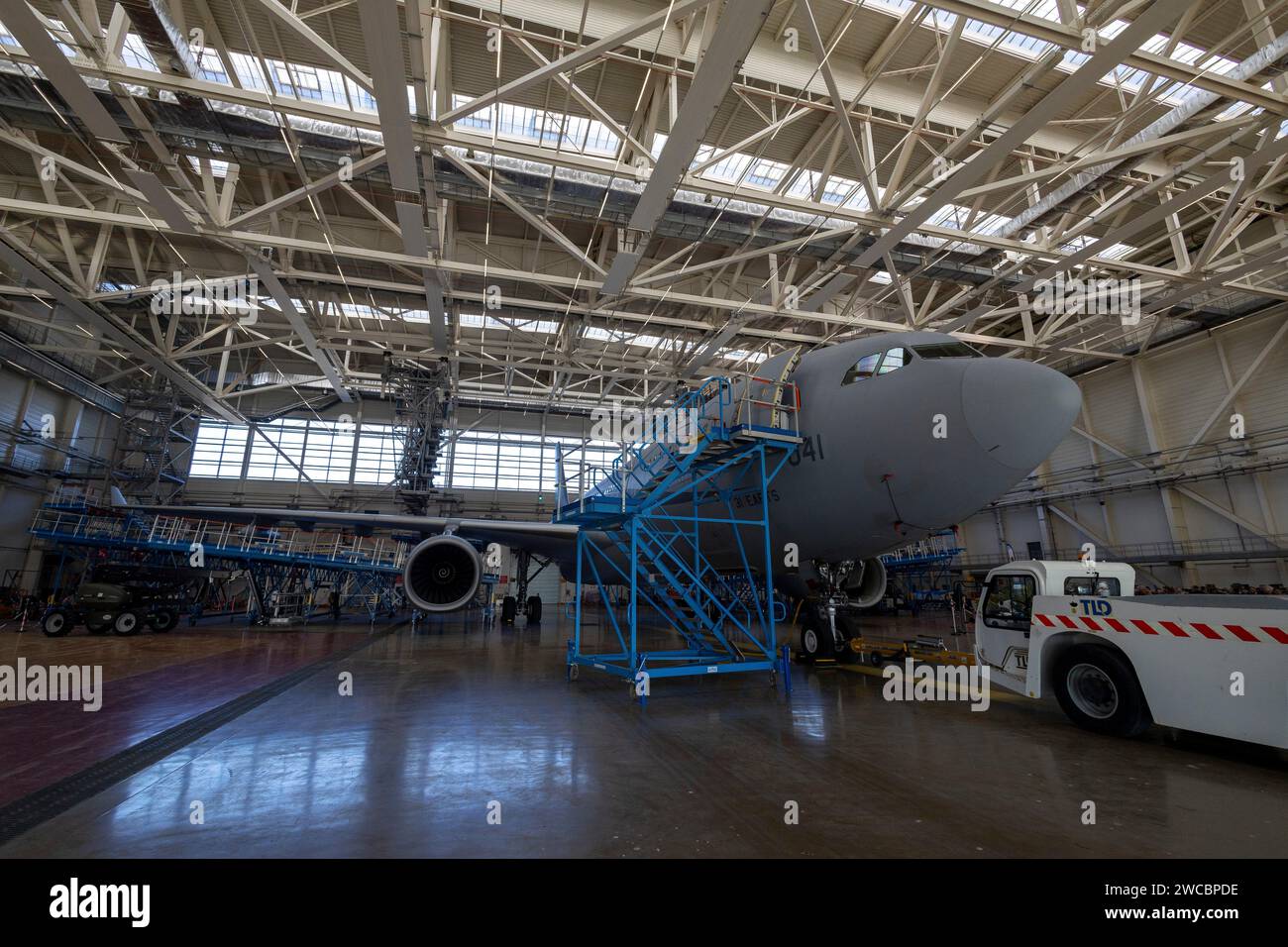 © PHOTOPQR/LA PROVENCE/SPEICH Frederic ; Istres ; 15/01/2024 ; Avion ravitailleur Airbus A330 MRTT (Multi Role Tanker Transport) Phenix de la 31e escadre eyrienne de ravitaillement et de Transport Strategiques (EARTS) des Forces Aeriennes Strategiques ( FAS ) base sur la base eyrienne 125 Charles d' Istres Istres, Francia, 15 gennaio 2024. Airbus A330 MRTT (Multi Role Tanker Transport) Phenix velivolo cisterna del 31° stormo strategico di rifornimento e trasporto aereo (EARTS) delle forze aeree strategiche (FAS) basato sulla base aerea 125 Charles d'Istres Foto Stock