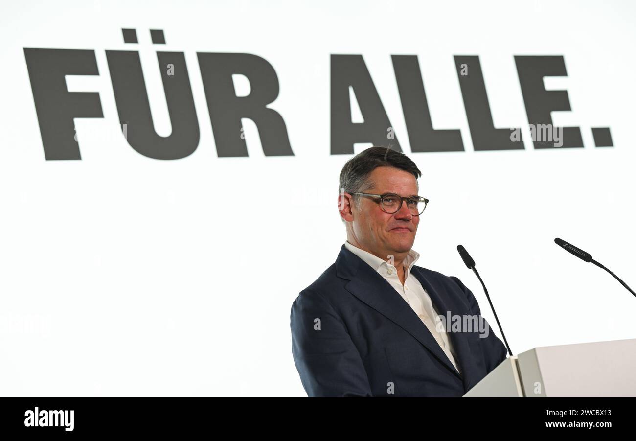 15 gennaio 2024, Assia, Wiesbaden: Boris Rhein (CDU), Ministro Presidente dell'Assia, interviene alla presentazione del futuro team governativo della CDU e dell'SPD di fronte al "for All". firma. La sessione costituente del parlamento statale si svolgerà il 18 gennaio 2024. Foto: Arne Dedert/dpa Foto Stock