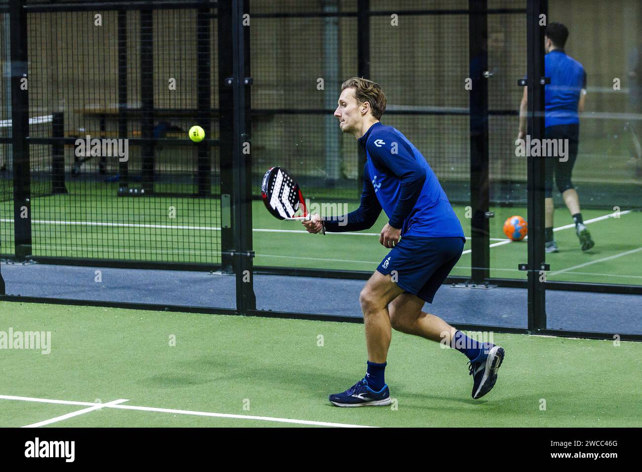 TILBURG - 15-01-2023. Club Pellikaan, giocatori Willem II che giocano padel. Erik Schouten. Credito: Pro Shots/Alamy Live News Foto Stock