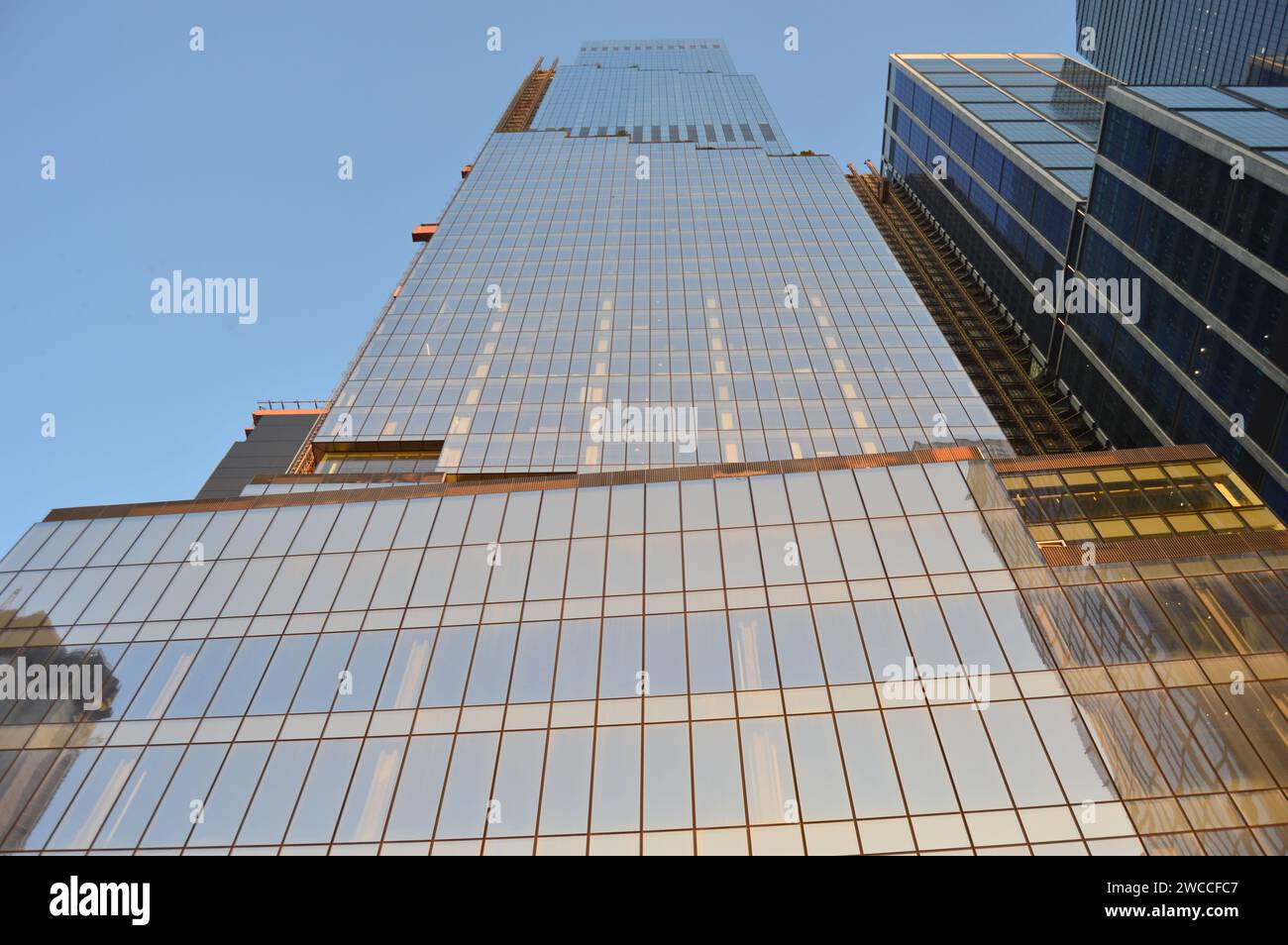 Guardando uno degli edifici principali degli uffici sulla West 34th Street. Foto Stock
