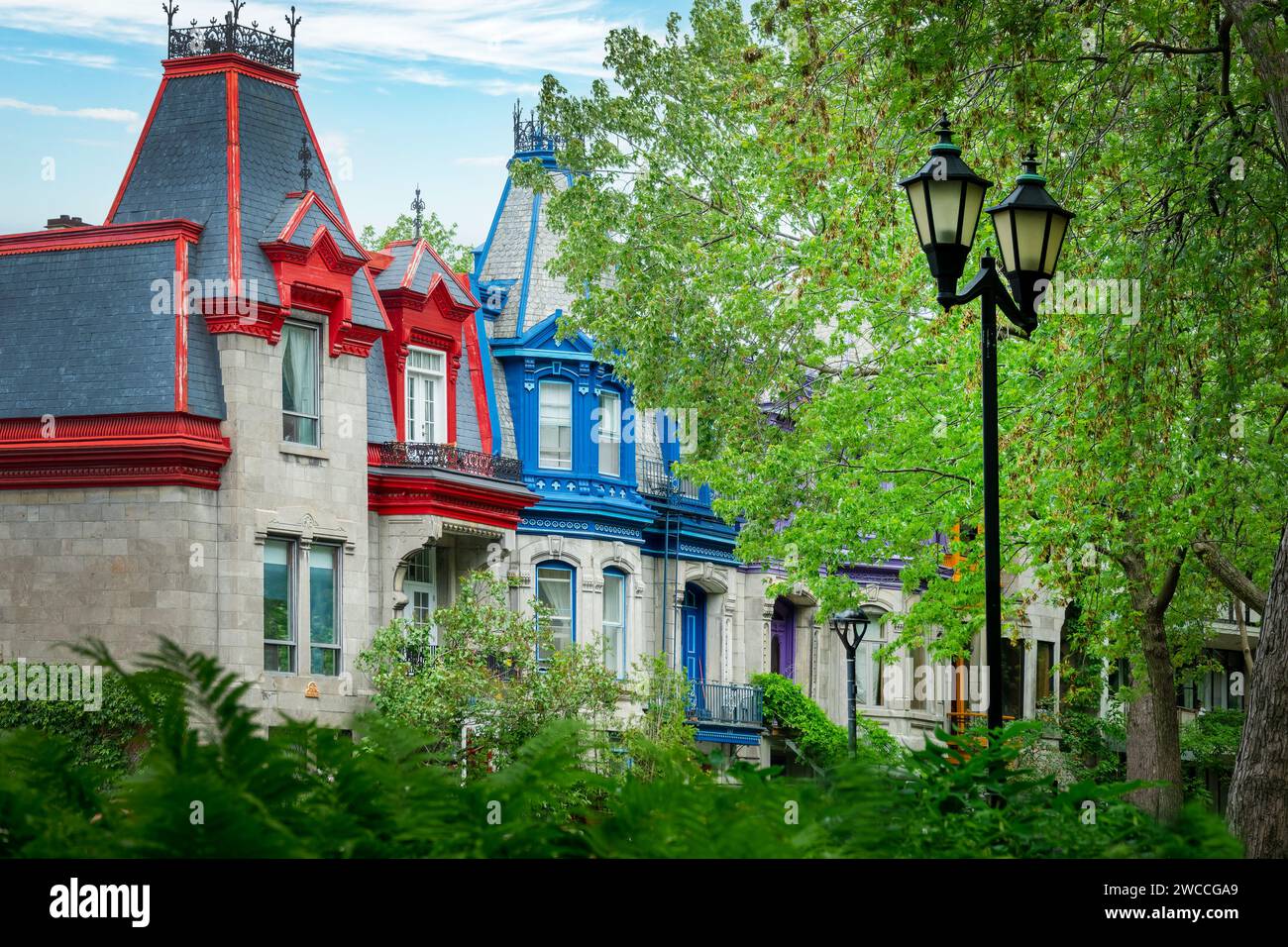 Case vittoriane colorate nel quartiere di le plateau Mont Royal a Montreal, Quebec Foto Stock