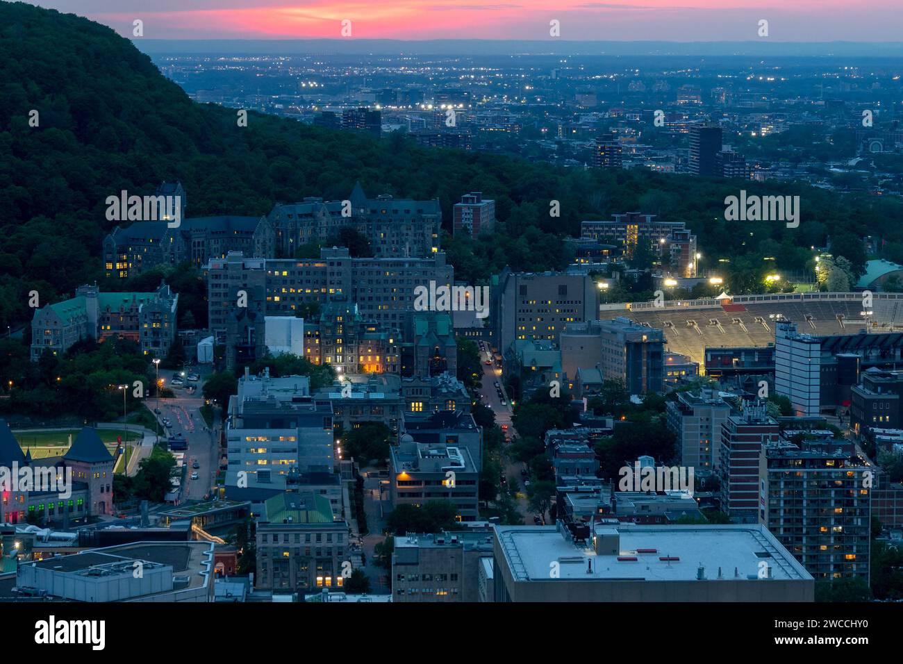 Vista aerea di Montreal con le luci della città di notte, Quebec, Canada Foto Stock