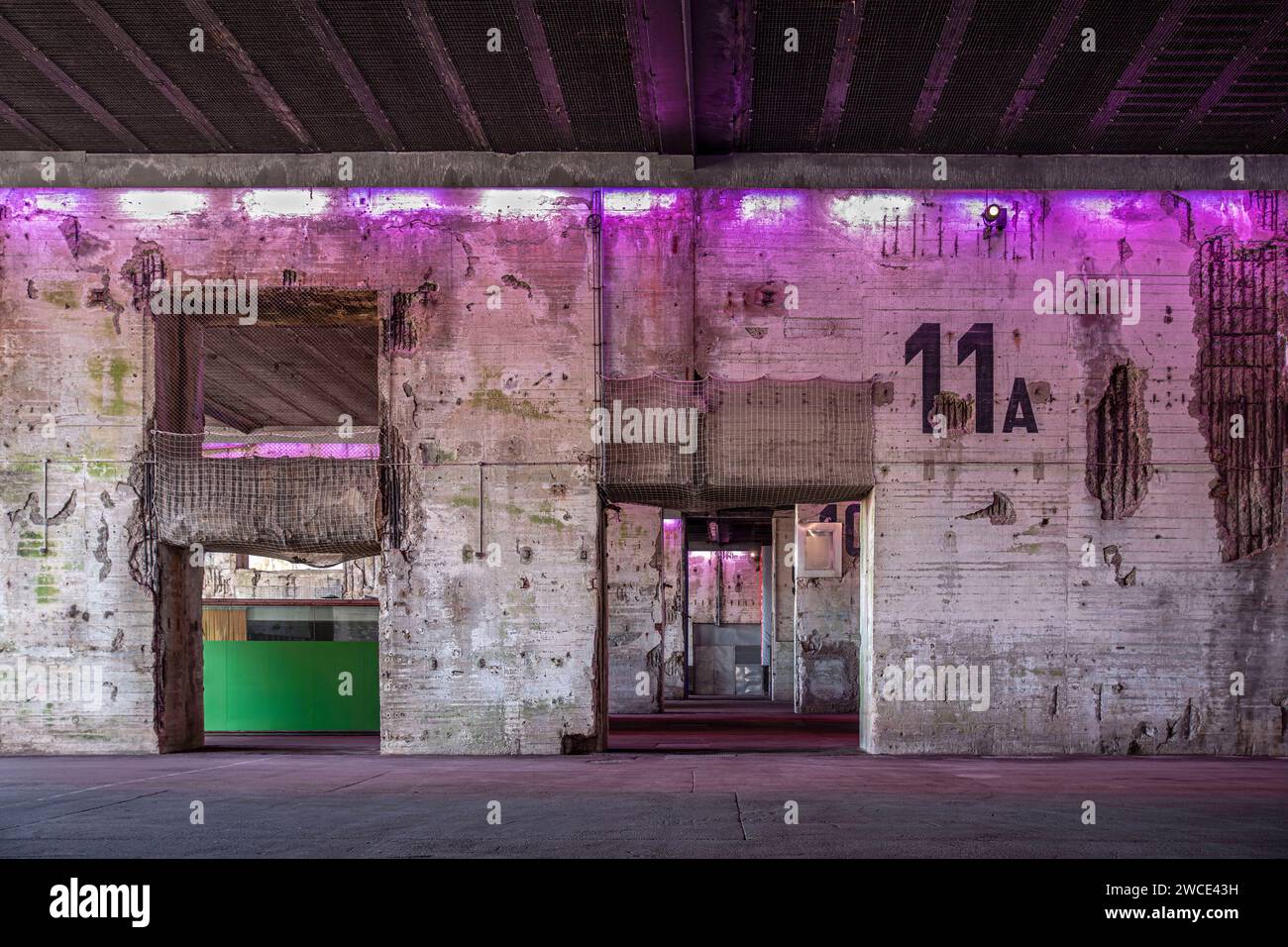 Interno di un'ex base sottomarina a Saint-Nazaire in Bretagna, Francia Foto Stock