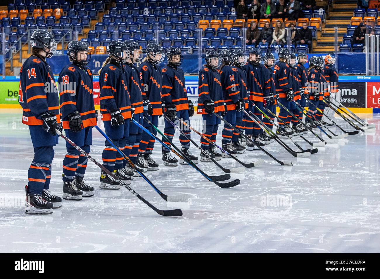 Heerenveen, Niederlande. 14 gennaio 2024. HEERENVEEN, PAESI Bassi - 15 NOVEMBRE: I Paesi Bassi durante il Campionato del mondo femminile U18 a Thialf il 15 gennaio 2024 a Heerenveen, Paesi Bassi (foto di Ricardo Veen/Orange Pictures) credito: dpa/Alamy Live News Foto Stock