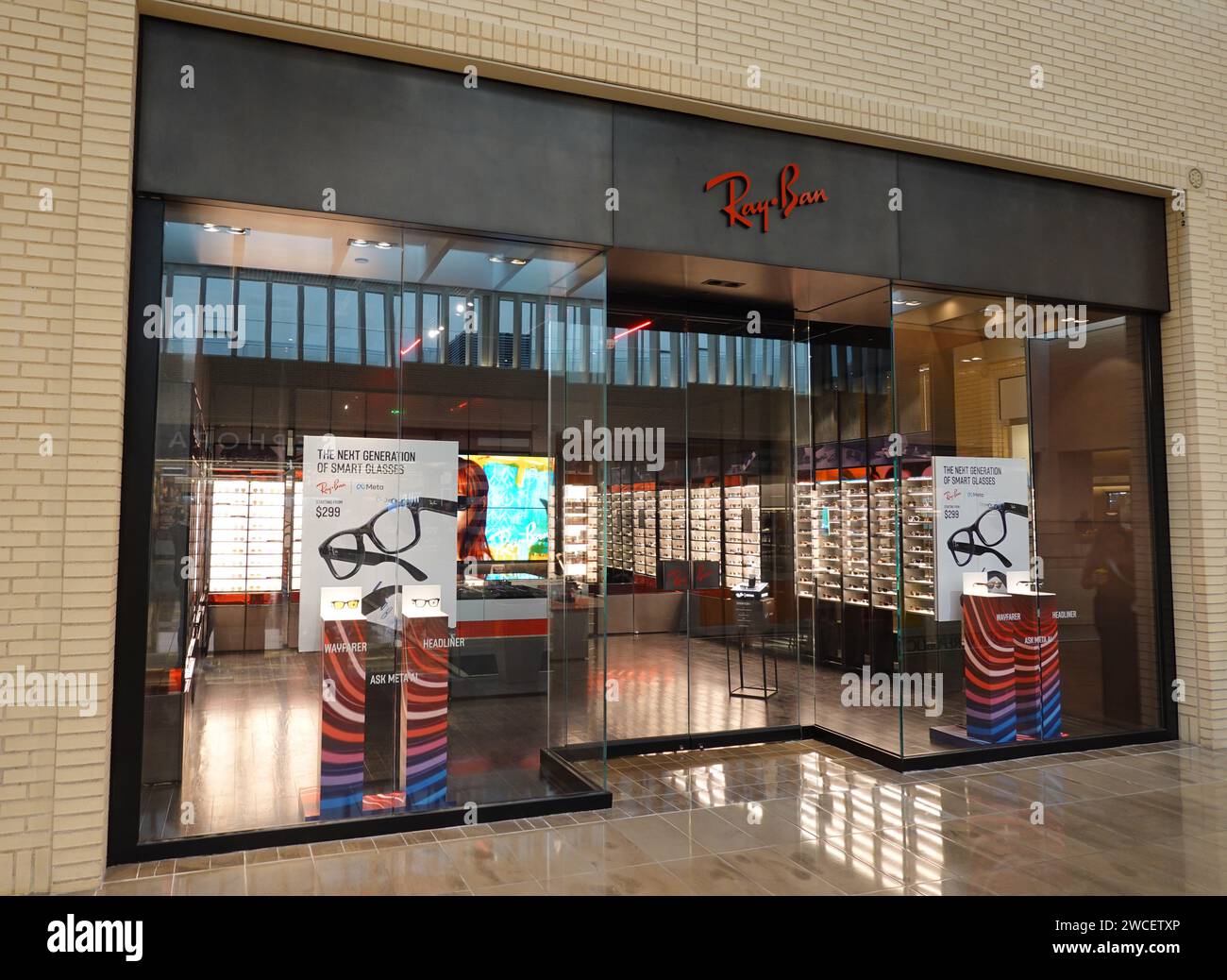 Ray Ban Sunglass Store presso il centro commerciale Northpark Center - novembre 2023 Foto Stock