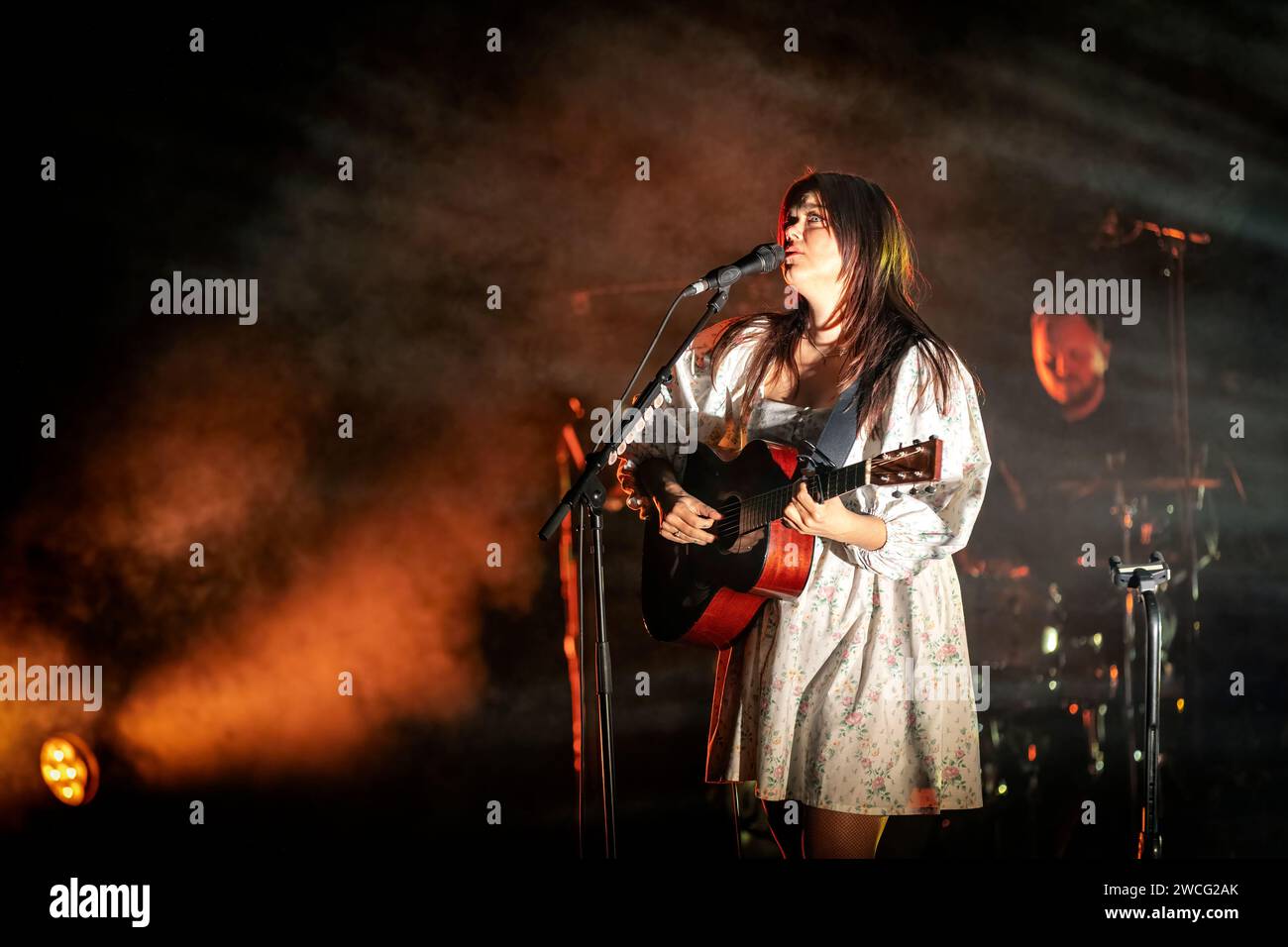 Oslo, Norvegia. 15 gennaio 2024. Il duo indie folk svedese First Aid Kit esegue un concerto dal vivo al Folketeatret di Oslo. Il duo è composto dalle due sorelle, i cantanti e musicisti Klara e Johanna Söderberg. (Foto: Gonzales Photo/Alamy Live News Foto Stock