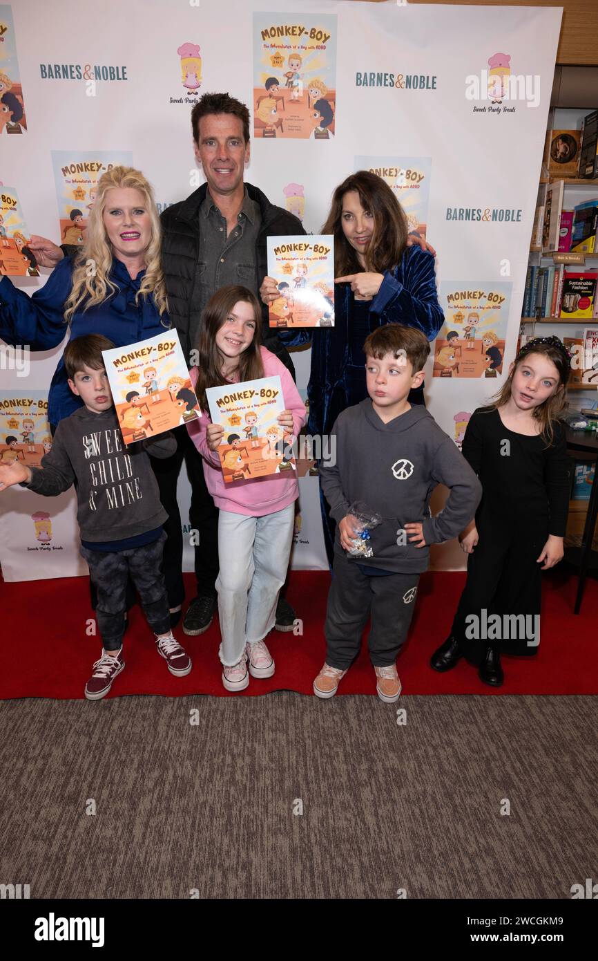 Los Angeles, USA. 15 gennaio 2024. Autore Rachele Sweetser, TV Personality Niki Shadrow Snyder, Co fondatore di Project Pop Drop John David Snyder with Kids frequenta "Monkey-Boy - The Adventures of a Boy with ADHD" dell'autore Rachele Sweetser's 'Monkey-Boy - The Adventures of a Boy with ADHD' Book Signing at Barnes and Noble at the Grove, Los Angeles, CA, 15 gennaio 2024 credito: Eugene Powers/Alamy Live News Foto Stock