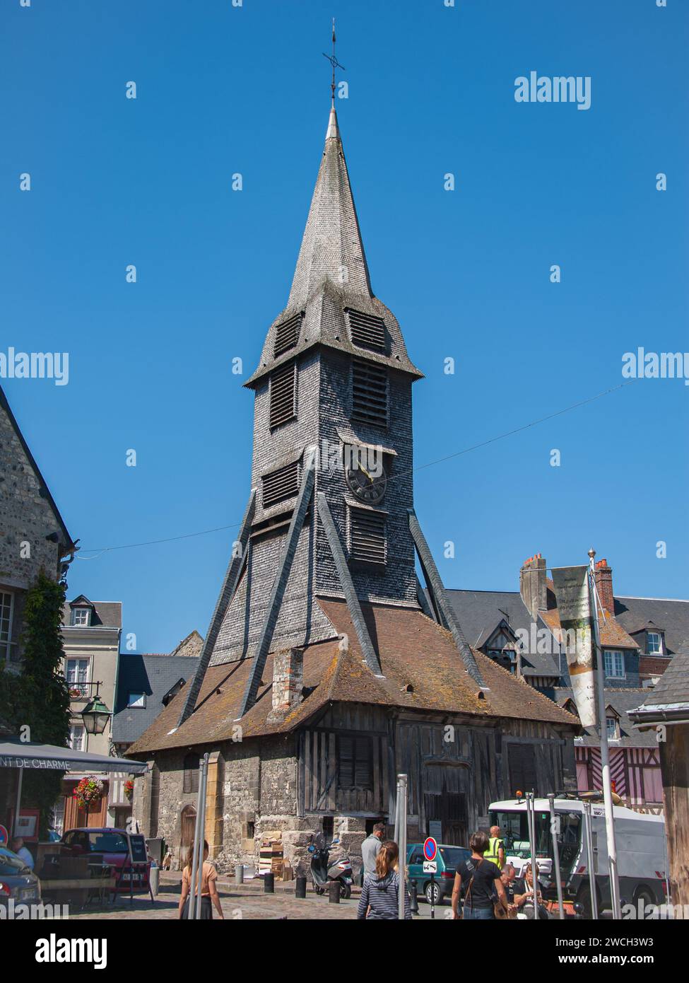Honfleur, Francia - 9 agosto 2016: Chiesa di Santa Caterina realizzata in omd a Honfleur Normandia, Francia, giorno di sole in estate Foto Stock