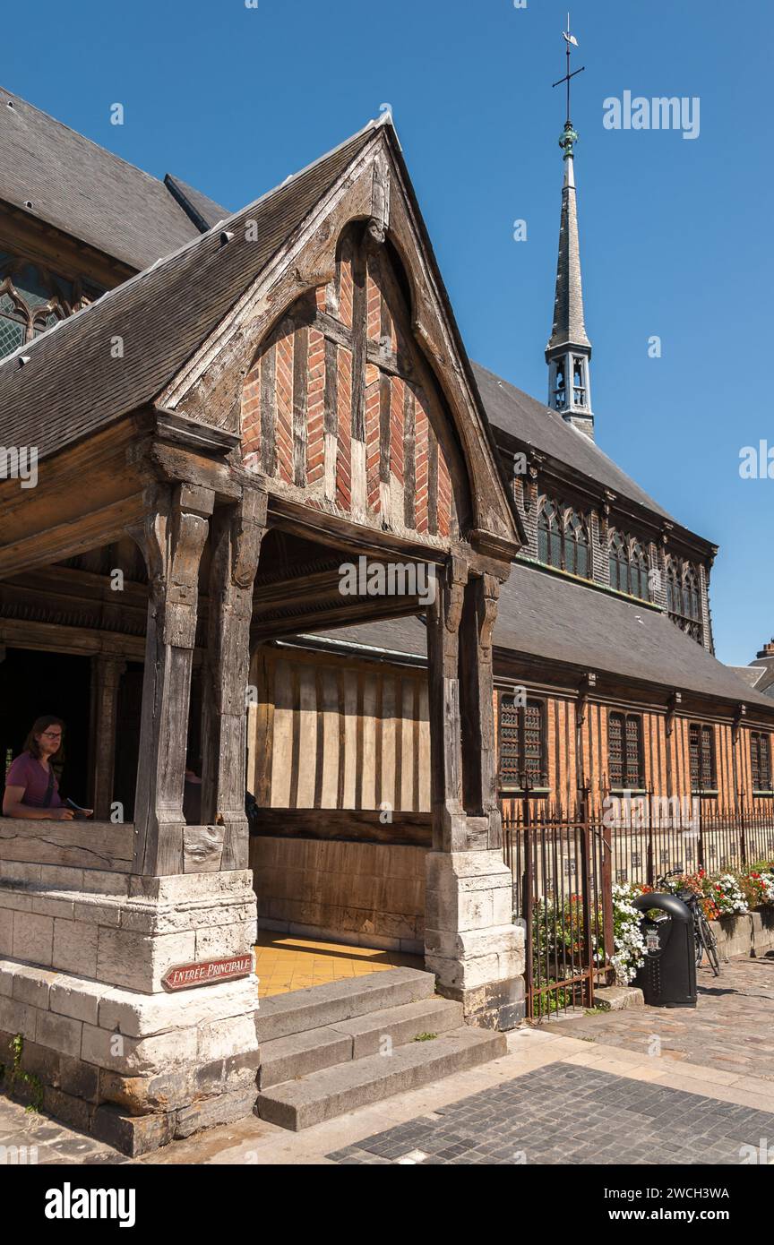 Honfleur, Francia - 9 agosto 2016: Chiesa di Santa Caterina realizzata in omd a Honfleur Normandia, Francia, giorno di sole in estate Foto Stock