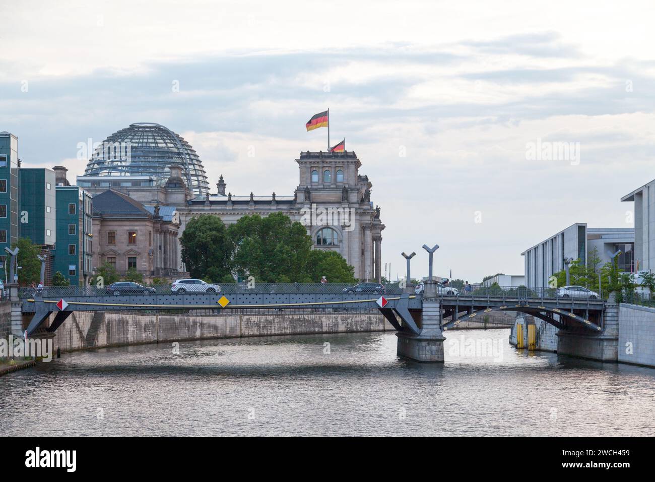 Berlino, Germania - 03 giugno 2019: Il Reichstag è un edificio storico costruito per ospitare la dieta Imperiale (Reichstag) dell'Impero tedesco. T Foto Stock