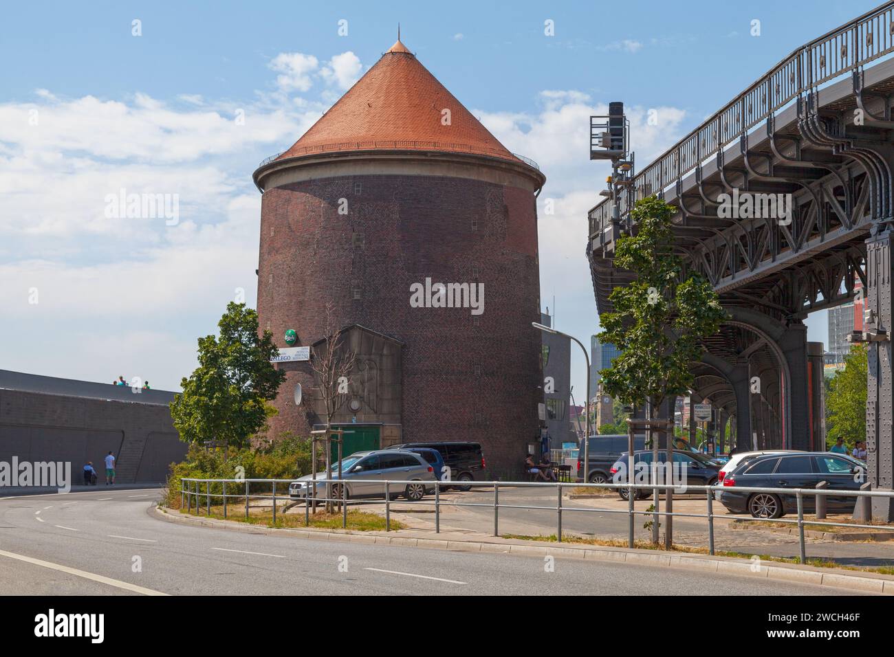 Amburgo, Germania - giugno 30 2019: Il rifugio di Baumwall è un ex rifugio antiaereo che ora ospita un ristorante. Foto Stock
