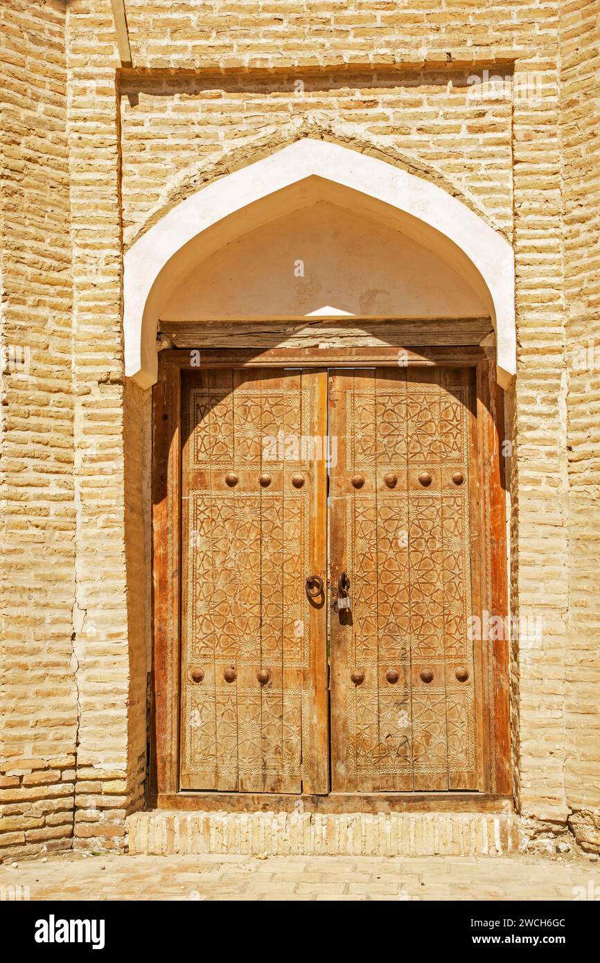 Porta della moschea di Khoja Gaukushan (Govkushon) a Bukhara. Uzbekistan Foto Stock