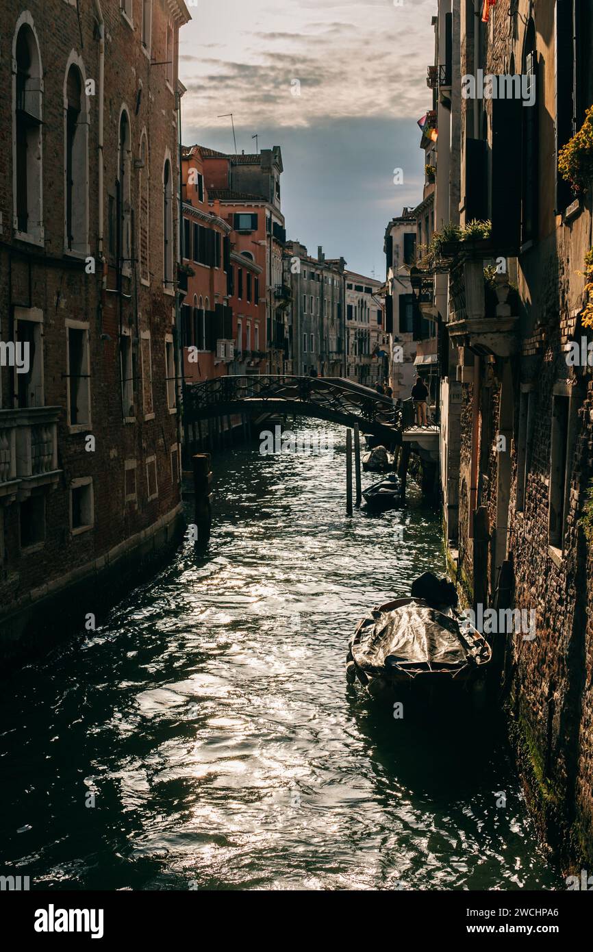Splendida vista panoramica della città vecchia e del canale di Venezia. Destinazione di viaggio in Italia. Foto Stock
