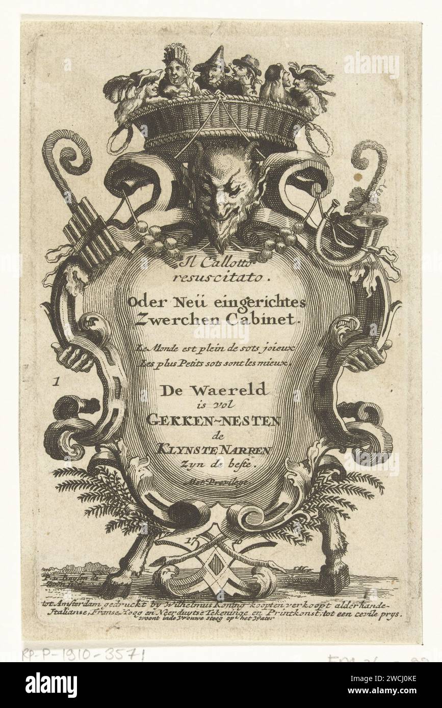 Titolo Prent voor: IL Calotto Resuscitato. O Neü Einstichter Demen Cabinet. Amsterdam: 1716., Pieter van Buysen jr., After Anonymous, 1716 stampa Stampa del titolo per una serie di 50 cartoni animati con nani. Vignetta con un diavolo con zampe di capra che porta un grande scudo intitolato dell'opera. Lo scudo è così grande che sono visibili solo la testa e le gambe del diavolo. Sulla testa del diavolo indossa un cesto con nani. Tipografia: Amsterdamafter design by: Augsburg (possibilmente)printer: Amsterdampublisher: Amsterdam paper etching title-page. gente piccola Foto Stock