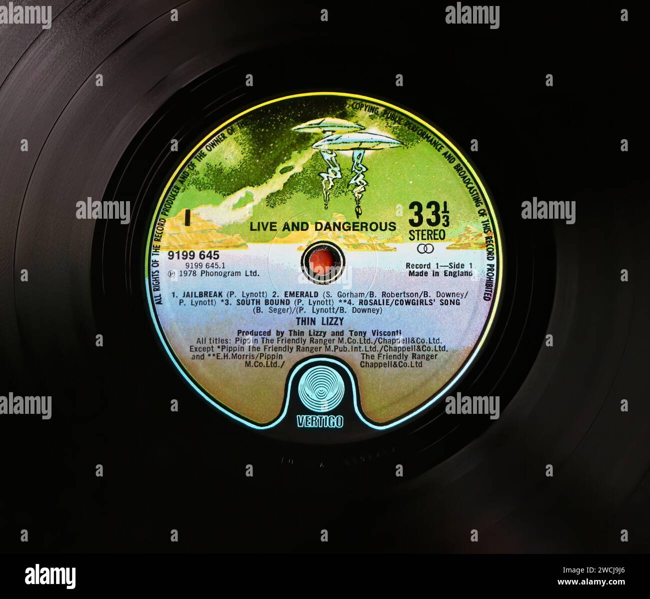 Foto ravvicinata di un'etichetta centrale su una tiratura originale del 1978 di LP in vinile Live and Dangerous dei Thin Lizzy Foto Stock