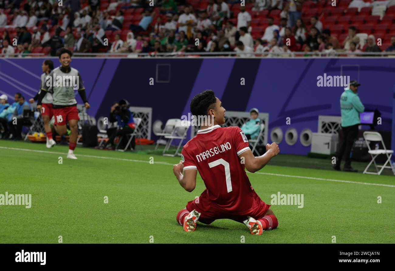 Qatar 15 gennaio 2024 - l'Indonesia Marselino Ferdinan festeggia dopo aver segnato un gol durante la partita di Coppa dell'Asia 2023 tra Indonesia e Iraq allo stadio Ahmad bin Ali di al-Rayyan, a ovest di Doha, in Qatar, il 15 gennaio 2024 Foto Stock