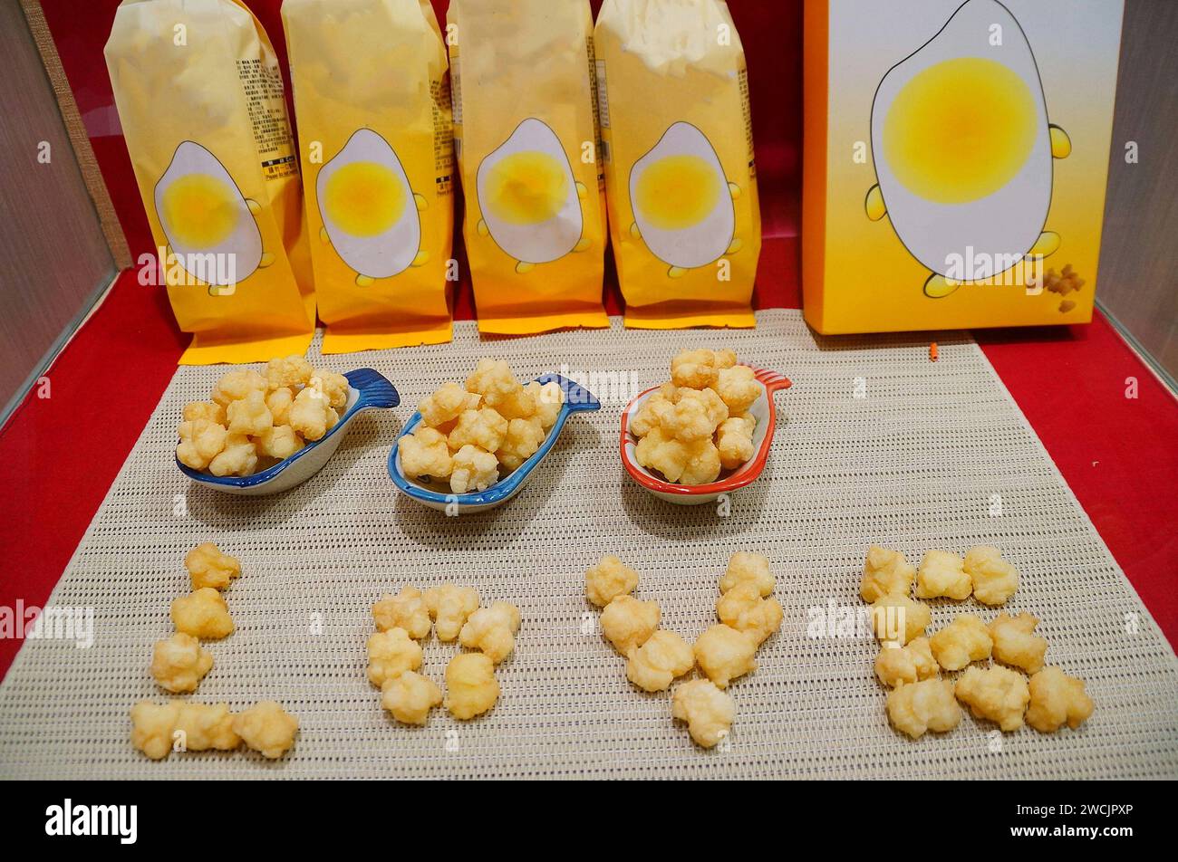 Assaggio di cibo, spuntino con riso finto Foto Stock