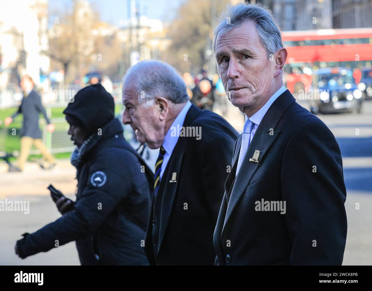 Londra, Regno Unito. 16 gennaio 2024. Nigel Evans, deputato, conservatore e Sir Roger Gale. Partecipanti al servizio del Ringraziamento per l'ex presidente della camera dei comuni, Betty Boothroyd, morta l'anno scorso. Il servizio si tenne nella chiesa di St Margaret a Westminster. Crediti: Imageplotter/Alamy Live News Foto Stock