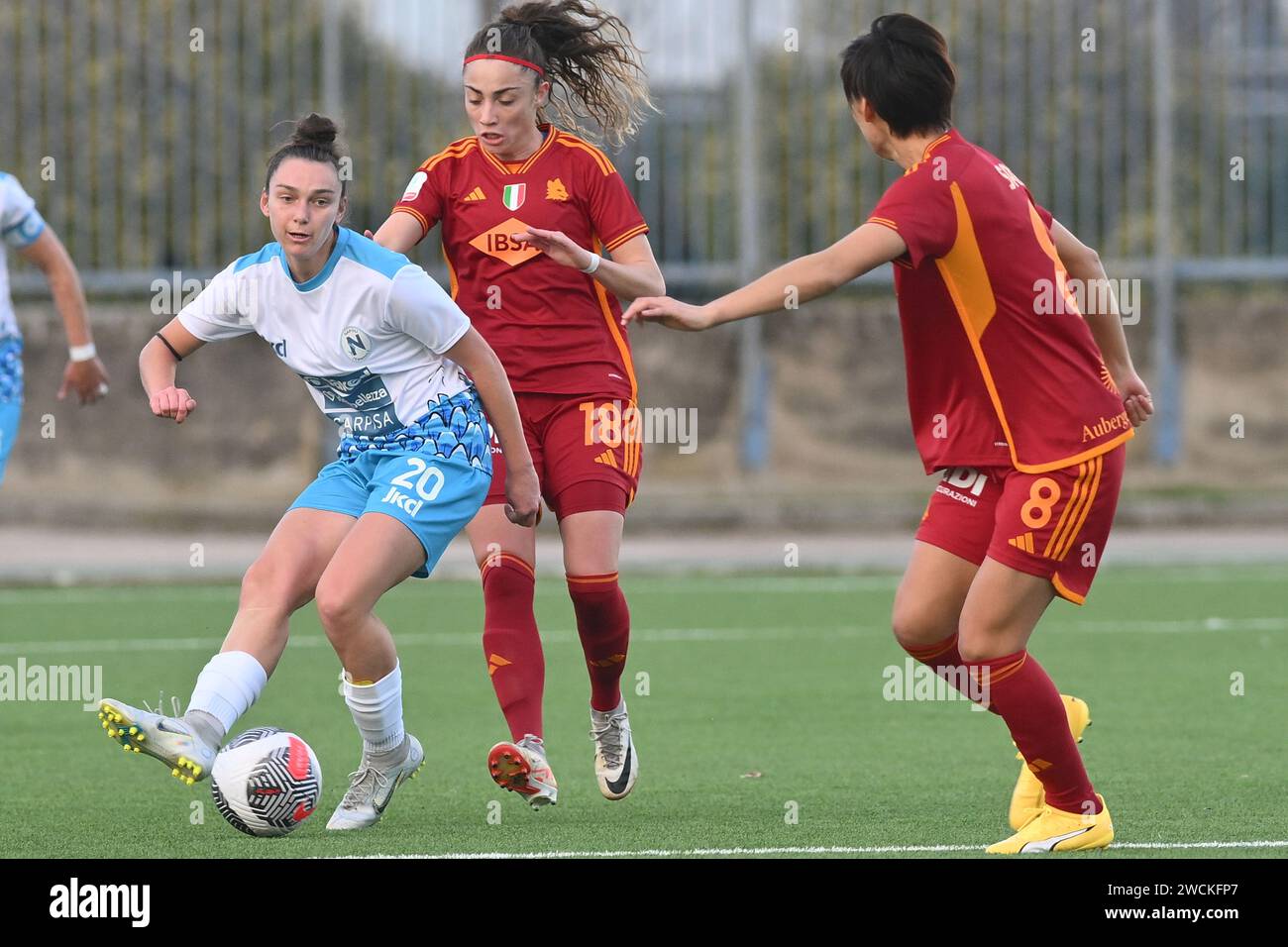 Napoli,Italia,16 gennaio,2024 Valentina Gallazzi della SSC Napoli Benedetta Glionna della AS Roma Soccer - Macth Coppa Italia femminile tra Napoli femminile vs AS Roma Credit:Agostino Gemito/ Alamy Live News Foto Stock