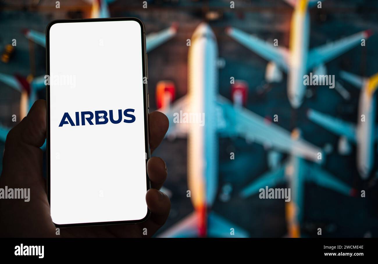 Logo aziendale Airbus visualizzato sullo smartphone Foto Stock