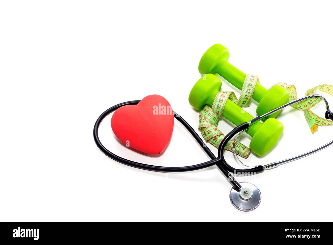 Attrezzature da palestra per uno stile di vita sano. Accessori per la navigazione a casa. Formazione a domicilio durante la pandemia Foto Stock