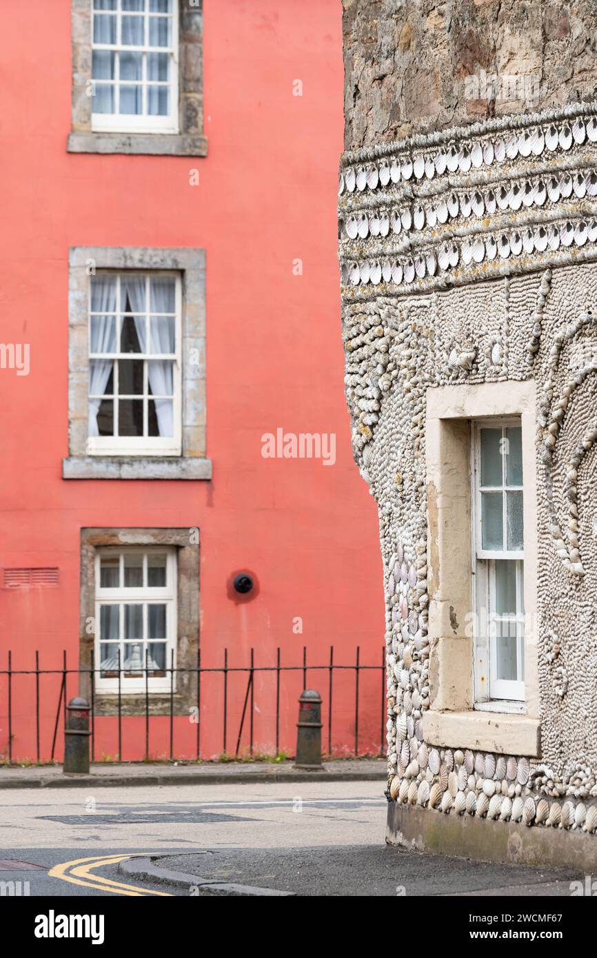 Anstruther shell House - un edificio decorato con conchiglie, Anstruther, Fife, Scozia, Regno Unito Foto Stock