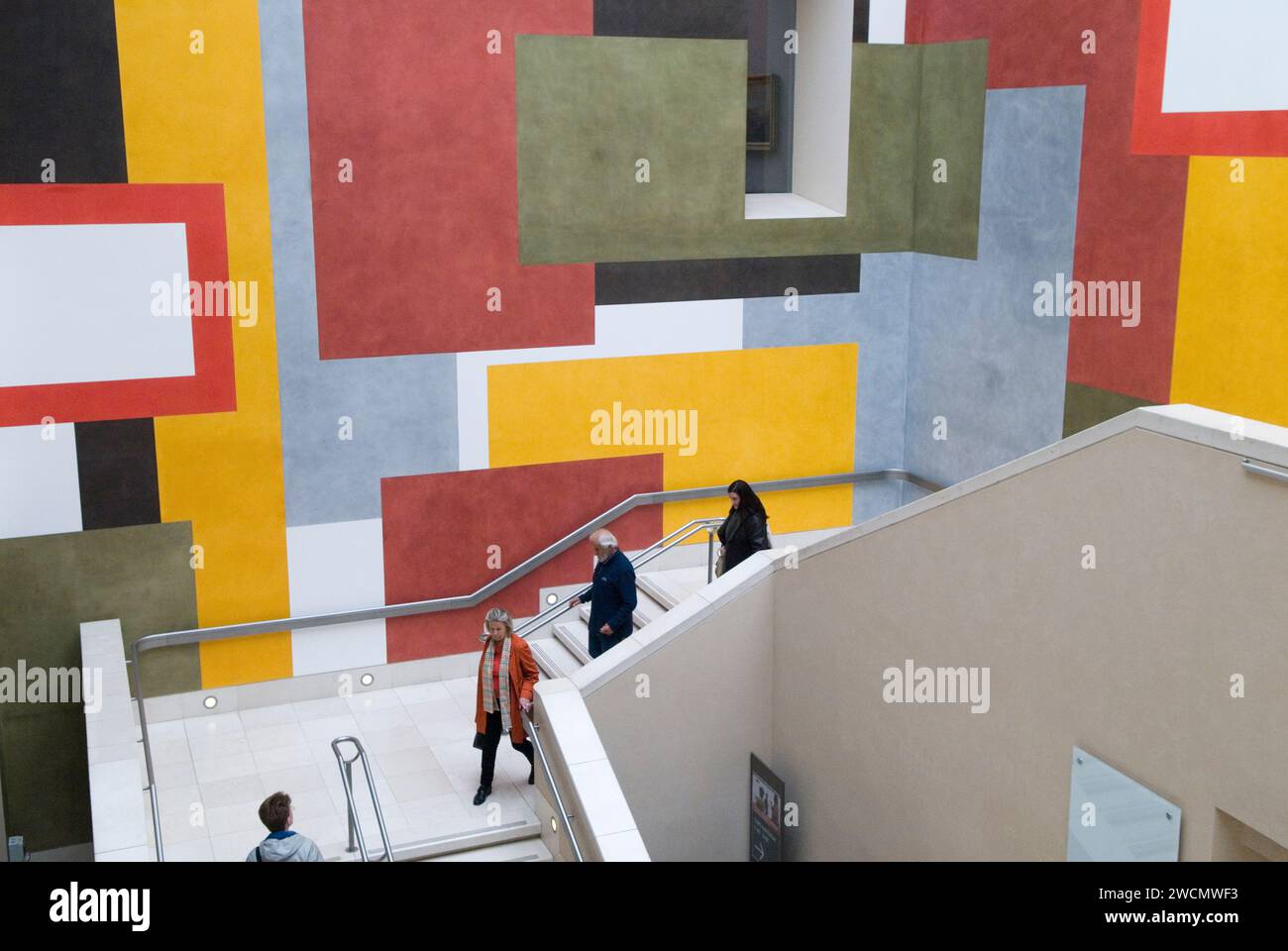 Manton Staircase Tate Britain galleria d'arte un'opera creata dall'artista David Tremlett intitolata Drawing for Free Thinking. Millbank, Londra, Inghilterra, 25 maggio 2013 2010s UK HOMER SYKES Foto Stock