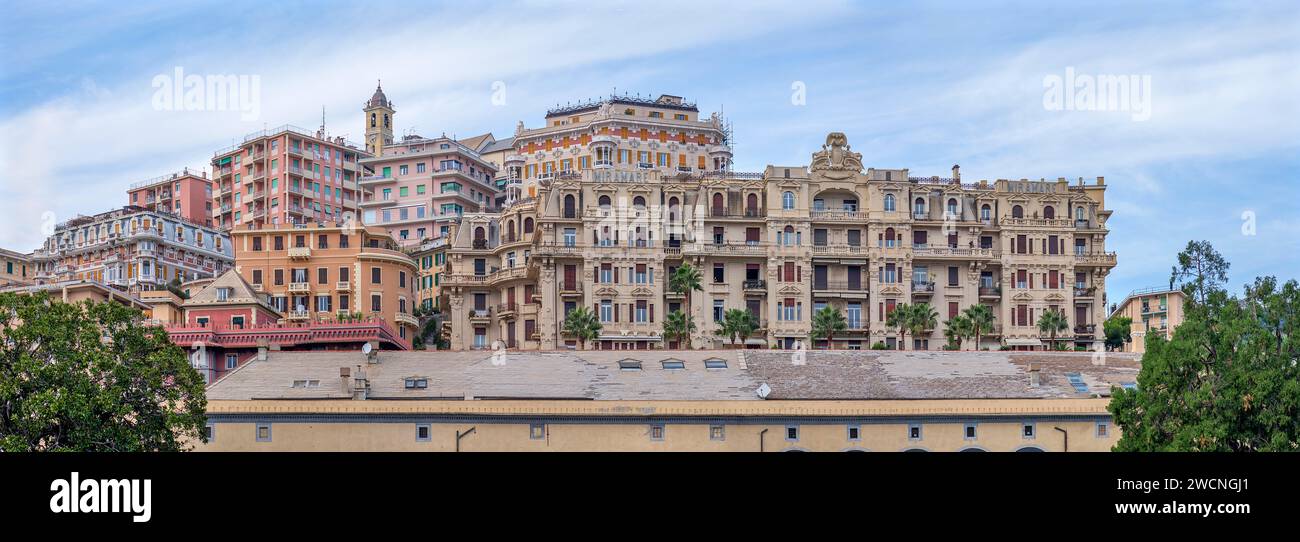 Vista dal Palazzo di Andrea Doria alla città alta di Genova, sulla destra l'ex Grand Hotel Miramare, costruito nel 1903, Piazza dei Principe Foto Stock