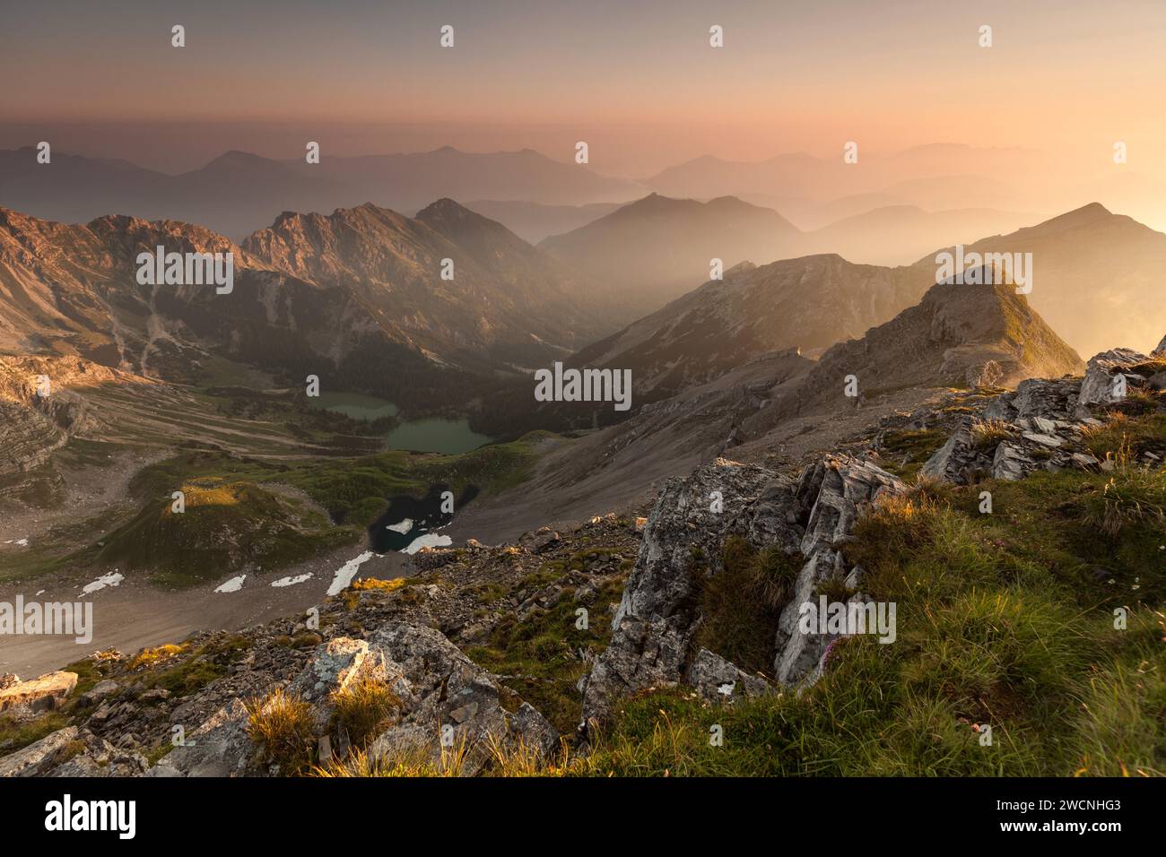 Alba sul Soiernspitze con vista sui laghi di Soiernsee Foto Stock