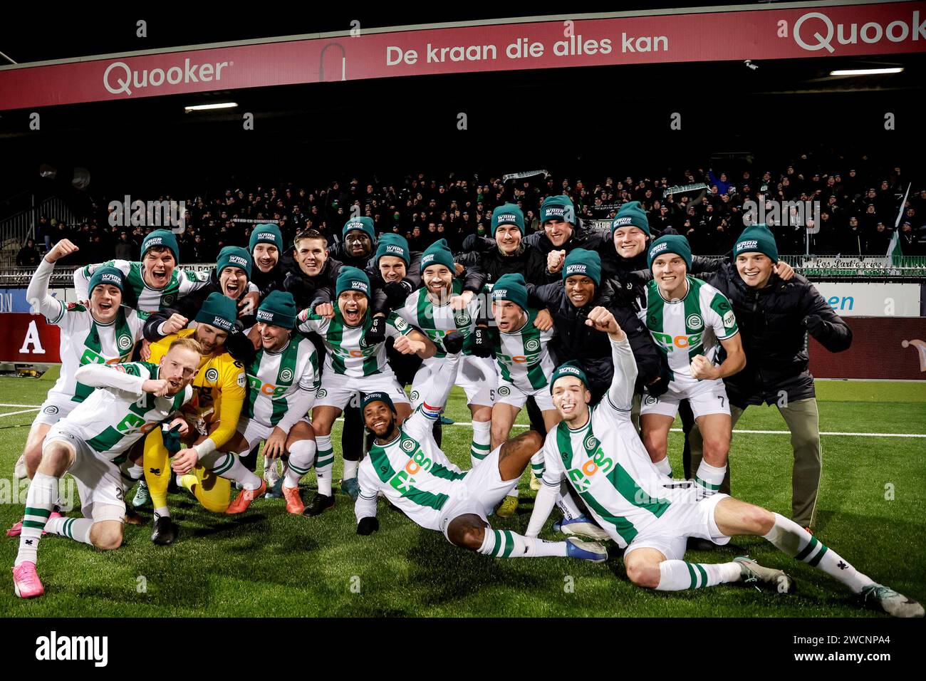 ROTTERDAM, PAESI BASSI - 16 GENNAIO: Portiere Hidde Jurjus FC Groningen, Joey Pelupessy FC Groningen, Marco Rente FC Groningen, Johan Hove FC Groningen, Leandro Bacuna FC Groningen, Jorg Schreuders FC Groningen, Nick Bakker FC Groningen, Thom van Bergen FC Groningen, Romano Postema dell'FC Groningen, Luciano Valente dell'FC Groningen, Wouter Prins dell'FC Groningen, Kristian Lien dell'FC Groningen, Thijmen Blokzijl dell'FC Groningen, Fritz Emeran dell'FC Groningen, Daniel Beukers dell'FC Groningen, Fofin Turay dell'FC Groningen, Jasper Meijster dell'FC Groningen, Dirk Barone dell'FC Groningen Foto Stock