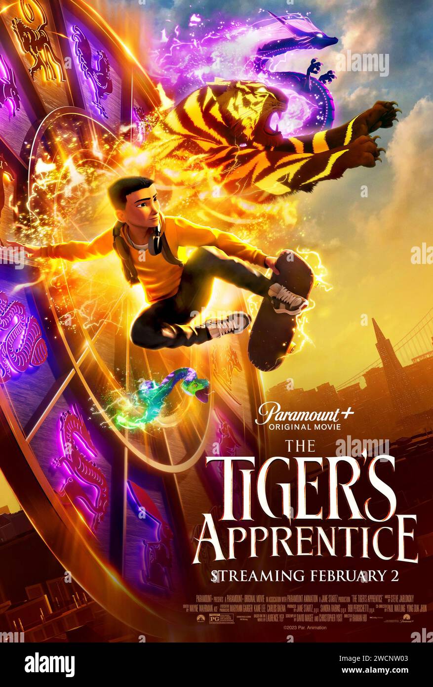 The Tiger's Apprentice (2024) diretto da Raman Hui, Yong Duk Jhun e Paul Watling e interpretato da Michelle Yeoh, Lucy Liu e Sandra Oh. Tom Lee, un ragazzo cinese-americano, dopo la morte di sua nonna, deve essere apprendista della tigre parlante Mr. Hu e imparare la magia antica per diventare il nuovo guardiano di un'antica fenice. Poster US One sheet ***SOLO PER USO EDITORIALE***. Credito: BFA / Paramount+ Foto Stock