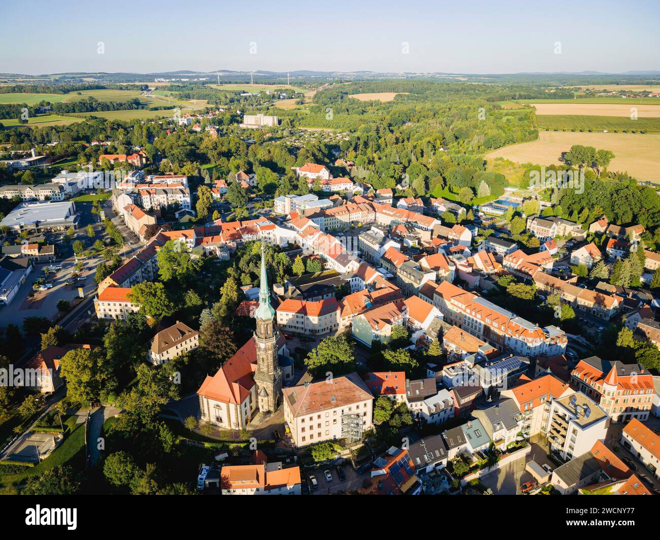 Centro di Radeberg con Chiesa evangelica luterana del Santo nome di Dio, Radeberg, Sassonia, Germania Foto Stock