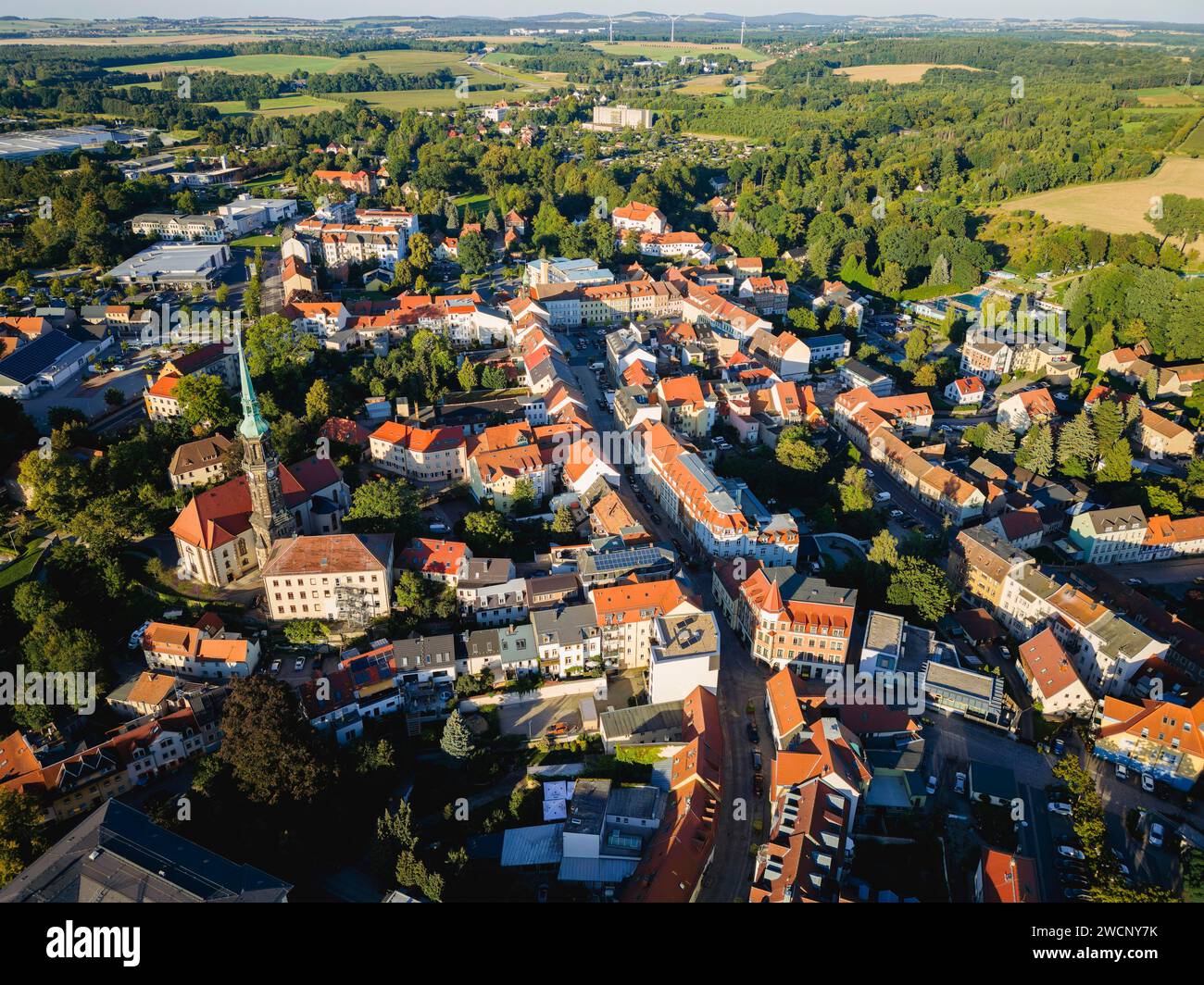 Centro di Radeberg con Chiesa evangelica luterana del Santo nome di Dio, Radeberg, Sassonia, Germania Foto Stock