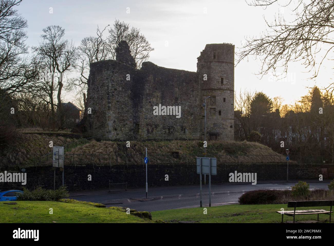 Strathaven Castle è anche conosciuto come Avondale Castle, le rovine e il tumulo sono ora un monumento antico programmato, Strathaven, Scozia Foto Stock