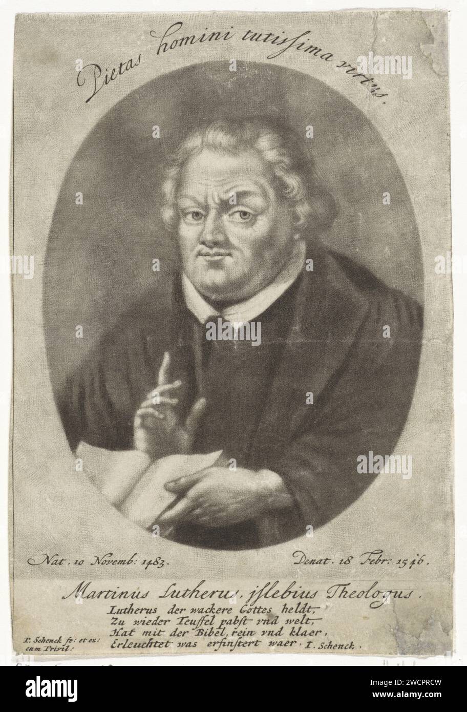 Ritratto di Martin Lutero, Pieter Schenk (i), 1670 - 1713 stampa il teologo Martin Lutero con un libro aperto in mano. Libro di incisioni di carta Amsterdam - MM - libro aperto Foto Stock