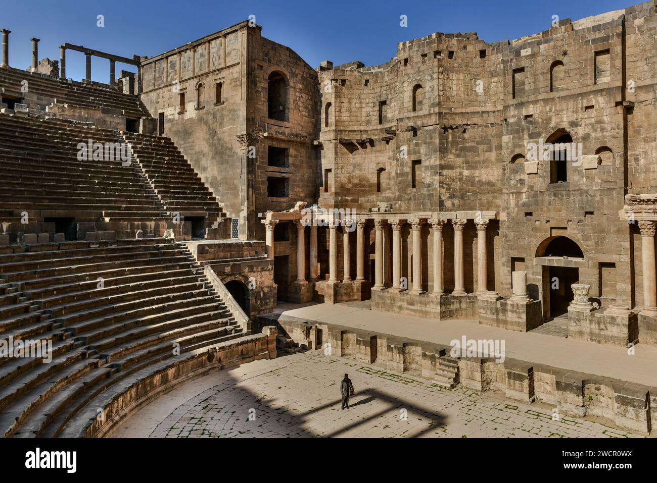 Teatro romano del II secolo d.C. a Bosra alias Busra, Busr come Sam, Distretto di Dar'a, Siria, nei territori controllati dall'Esercito siriano libero (FSA) Foto Stock