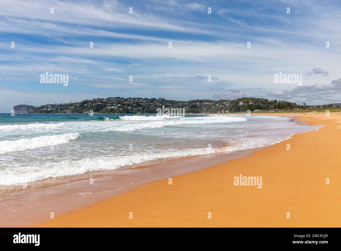 Palm Beach Sydney Australia, guardando a sud verso Whale Beach in un giorno estivo,2024 Foto Stock