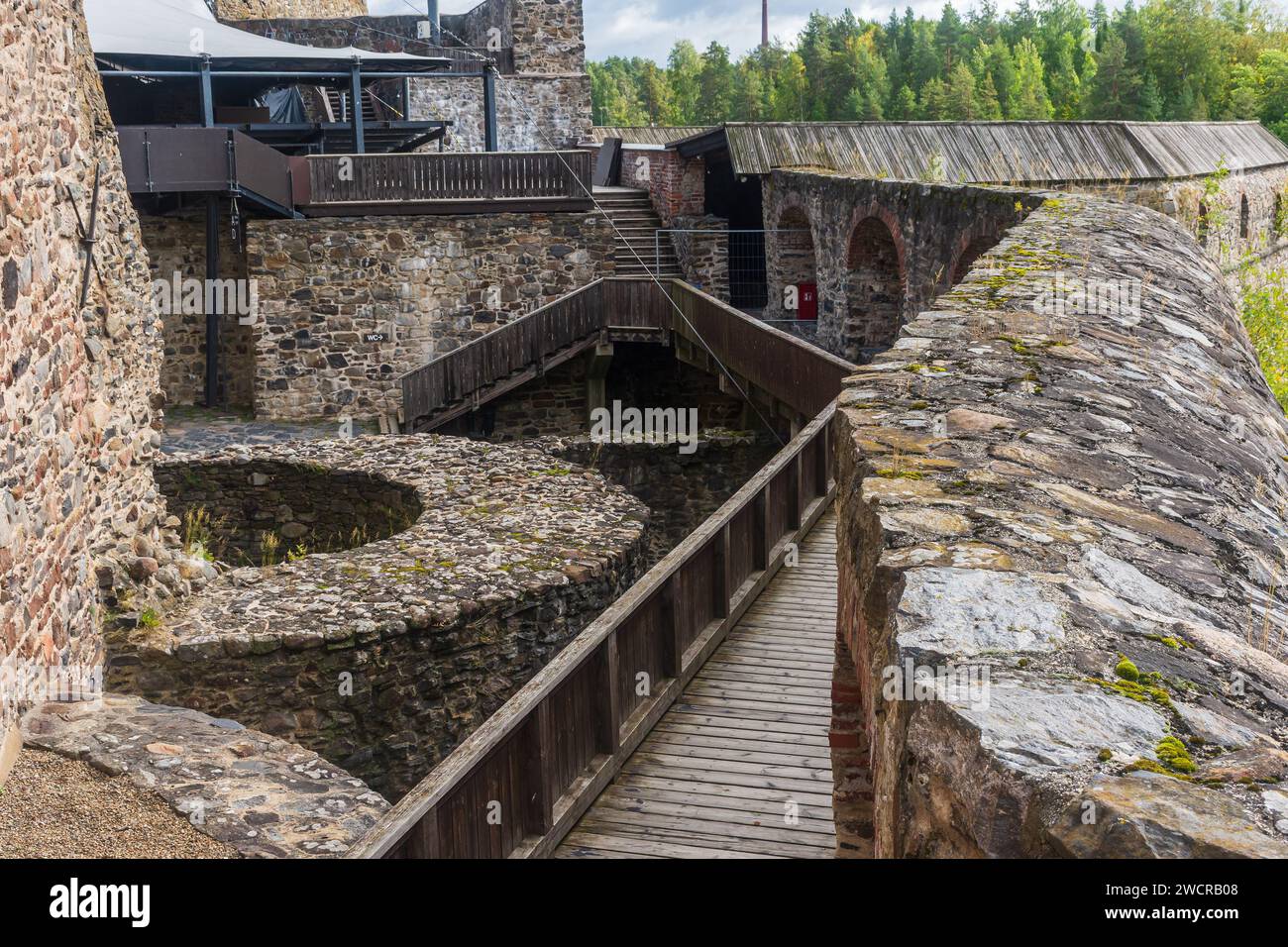 Olavinlinna (Castello di Sant'Olaf) è un castello a tre torri del XV secolo situato a Savonlinna, in Finlandia Foto Stock
